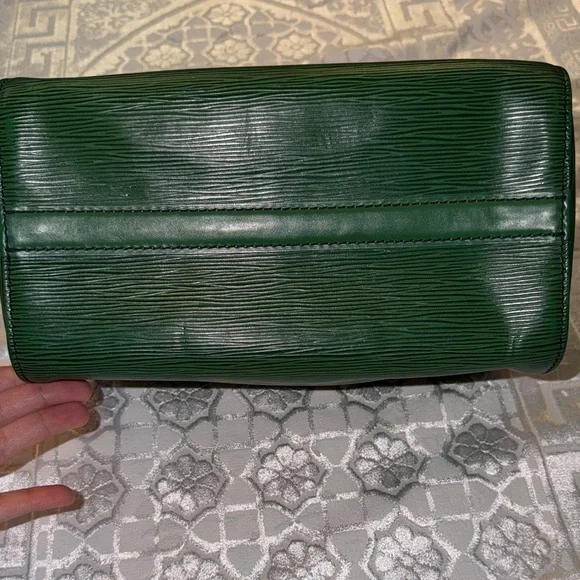 Authentic Vintage Louis Vuitton Speedy 25 in Epi Leather - Picture 9 of 16